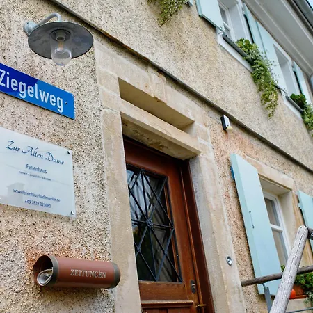 Zur Alten Dame Casa de Férias *